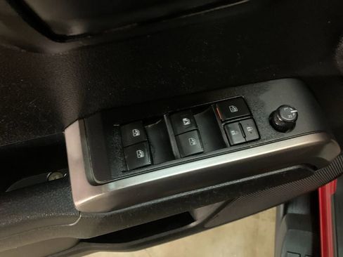 Used 2021 Toyota Tacoma SR5 AWD/4WD image 13