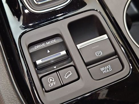 Certified 2025 Honda Pilot Touring image 35