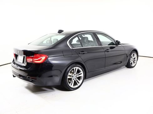 Used 2018 BMW 330i xDrive Sedan w/ Convenience Package image 17