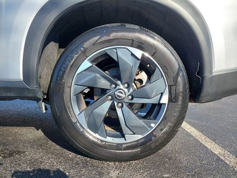 Used 2024 Nissan Rogue SV image 35