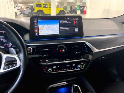 Used 2023 BMW 530e xDrive w/ Executive Package image 6