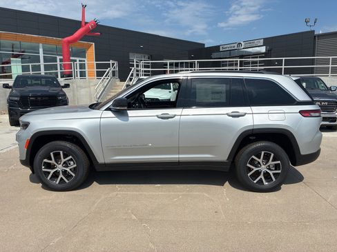 New 2025 Jeep Grand Cherokee Limited image 2