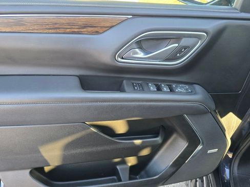 Used 2023 Chevrolet Suburban Premier image 10