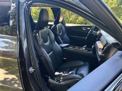 Used 2023 Volvo XC60 B5 Ultimate w/ Climate Package FWD image 10