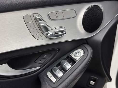 Used 2020 Mercedes-Benz GLC 300 image 11