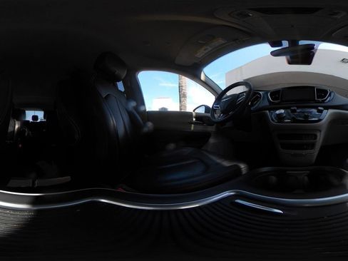 Used 2022 Chrysler Pacifica Touring-L FWD image 40