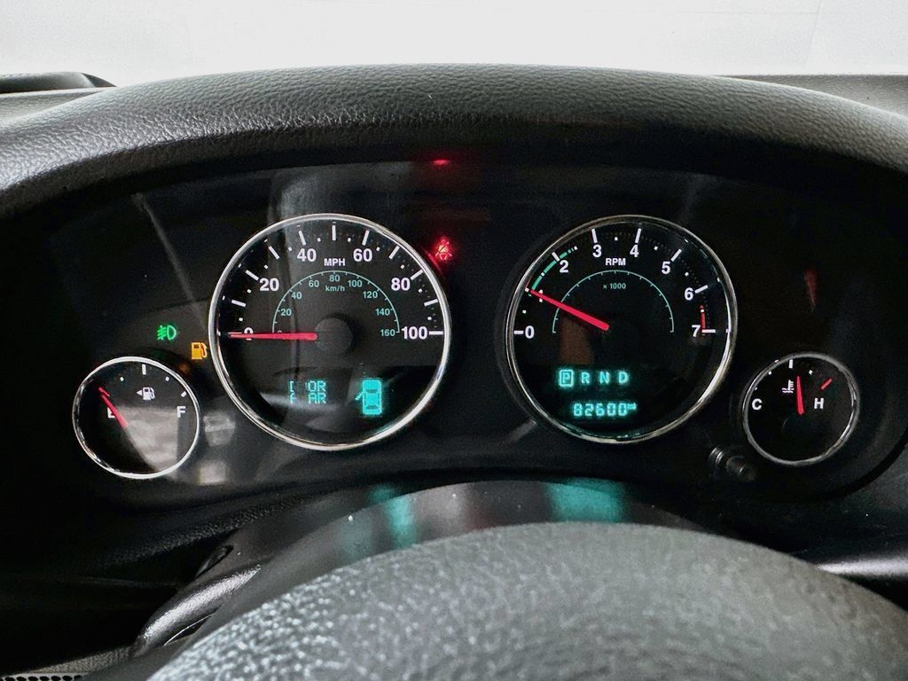 Used 2018 Jeep Wrangler Unlimited Sahara AWD/4WD image 12