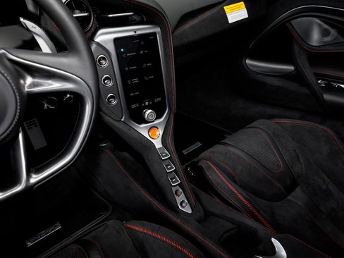 New 2026 McLaren 750S RWD image 23