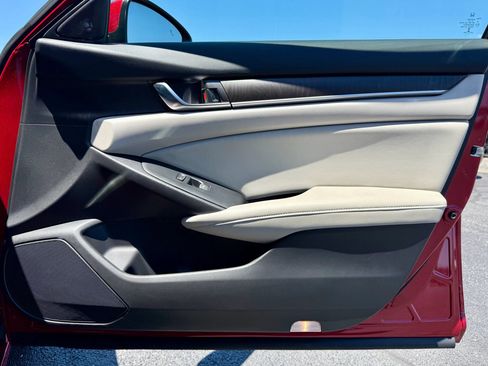Used 2018 Honda Accord Touring image 37
