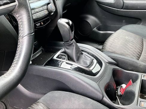 Used 2017 Nissan Rogue SV AWD/4WD image 12
