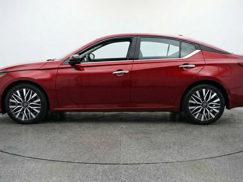 Used 2025 Nissan Altima 2.5 SV FWD image 5