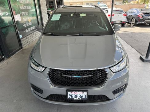 Used 2021 Chrysler Pacifica Limited w/ S Appearance Package FWD image 12