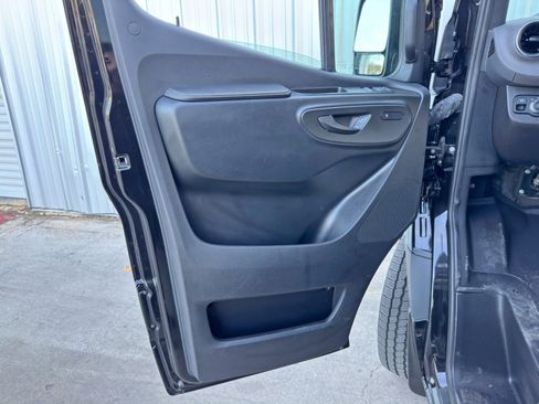 Used 2024 Mercedes-Benz Sprinter 2500 image 43