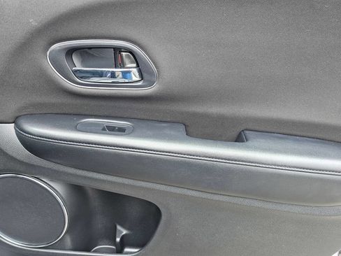 Used 2018 Honda HR-V EX image 12