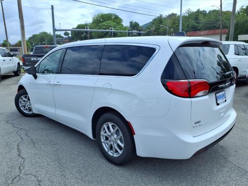 New 2027 Chrysler Pacifica LX FWD image 6