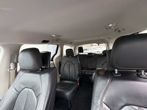 Used 2017 Chrysler Pacifica Touring-L Plus image 8