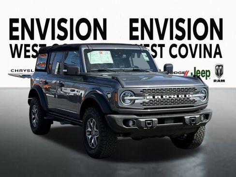 Used 2023 Ford Bronco Badlands image 2