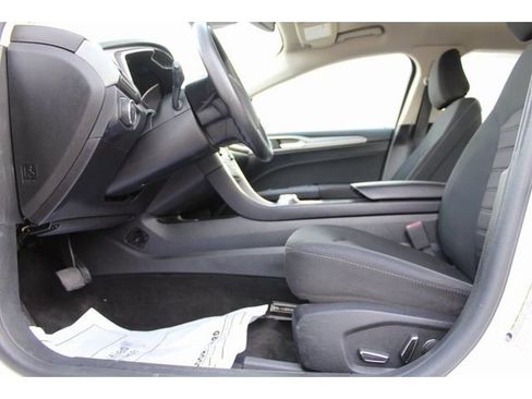 Used 2020 Ford Fusion SE FWD image 10