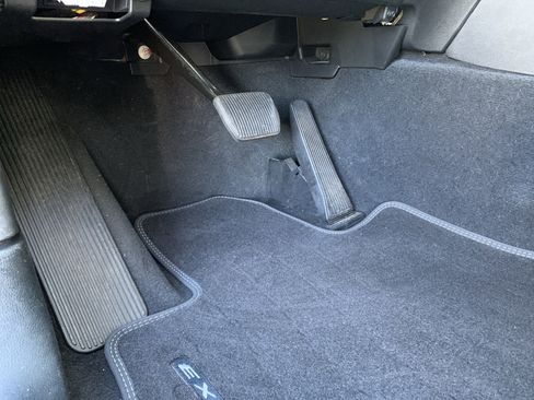 Used 2022 Ford Explorer XLT w/ Equipment Group 202A image 17