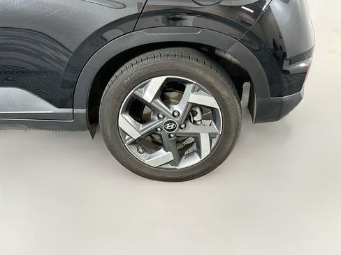 Used 2025 Hyundai Venue SEL FWD image 10