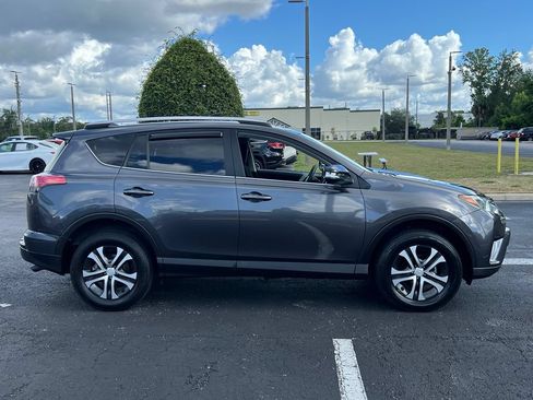 Used 2018 Toyota RAV4 LE FWD image 6