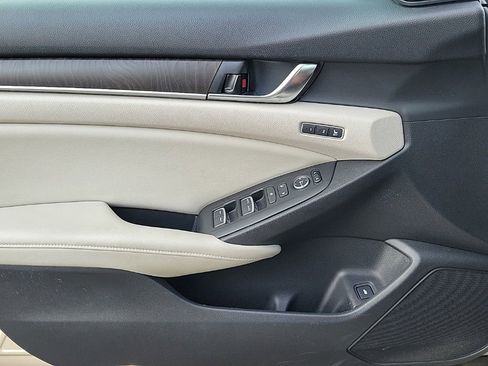 Used 2018 Honda Accord Touring image 25