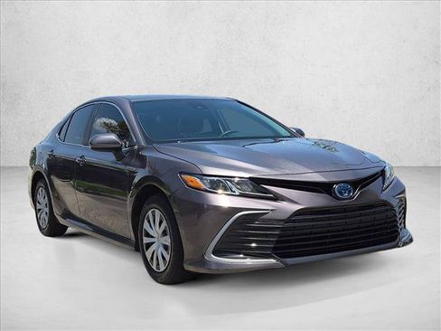 Used 2024 Toyota Camry LE FWD image 3