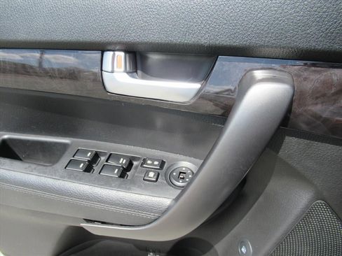 Used 2014 Kia Sorento LX AWD/4WD image 19