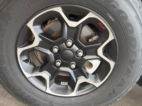 Used 2021 Jeep Wrangler Sport image 11