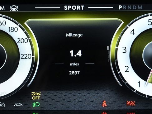 Used 2025 Aston Martin V8 Vantage Coupe image 6