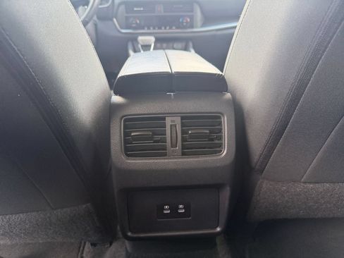 Used 2025 Nissan Rogue SV AWD/4WD image 24