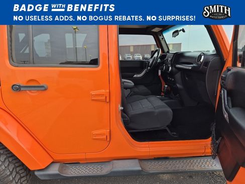 Used 2012 Jeep Wrangler Unlimited Sahara w/ Connectivity Group AWD/4WD image 10