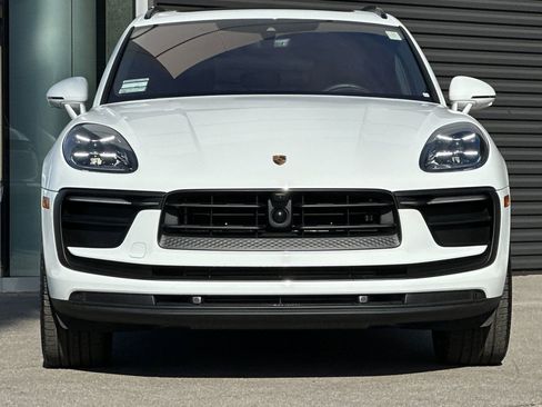 Used 2025 Porsche Macan image 11
