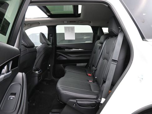 Used 2025 INFINITI QX60 Pure AWD/4WD image 18