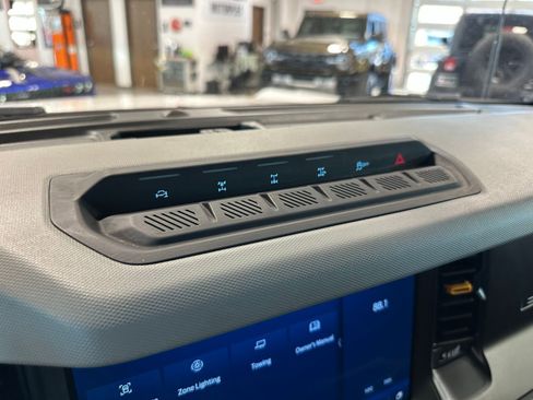 Used 2023 Ford Bronco Badlands w/ Sasquatch Package image 40