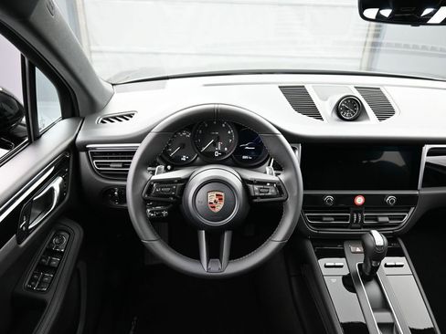 New 2026 Porsche Macan image 18