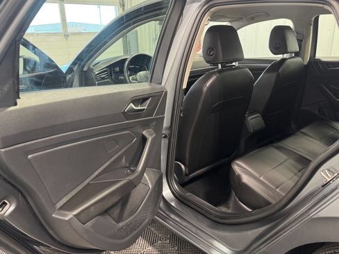 Used 2023 Volkswagen Jetta SE image 11