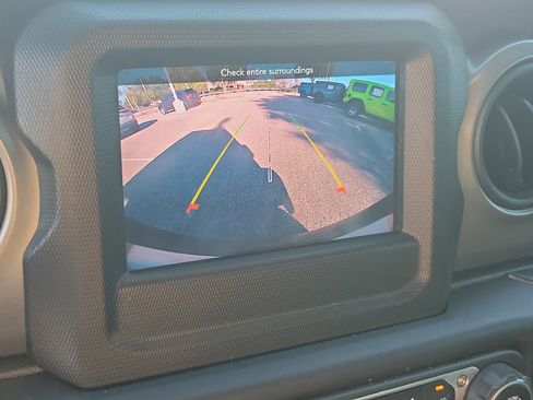 Used 2021 Jeep Wrangler Sport image 21