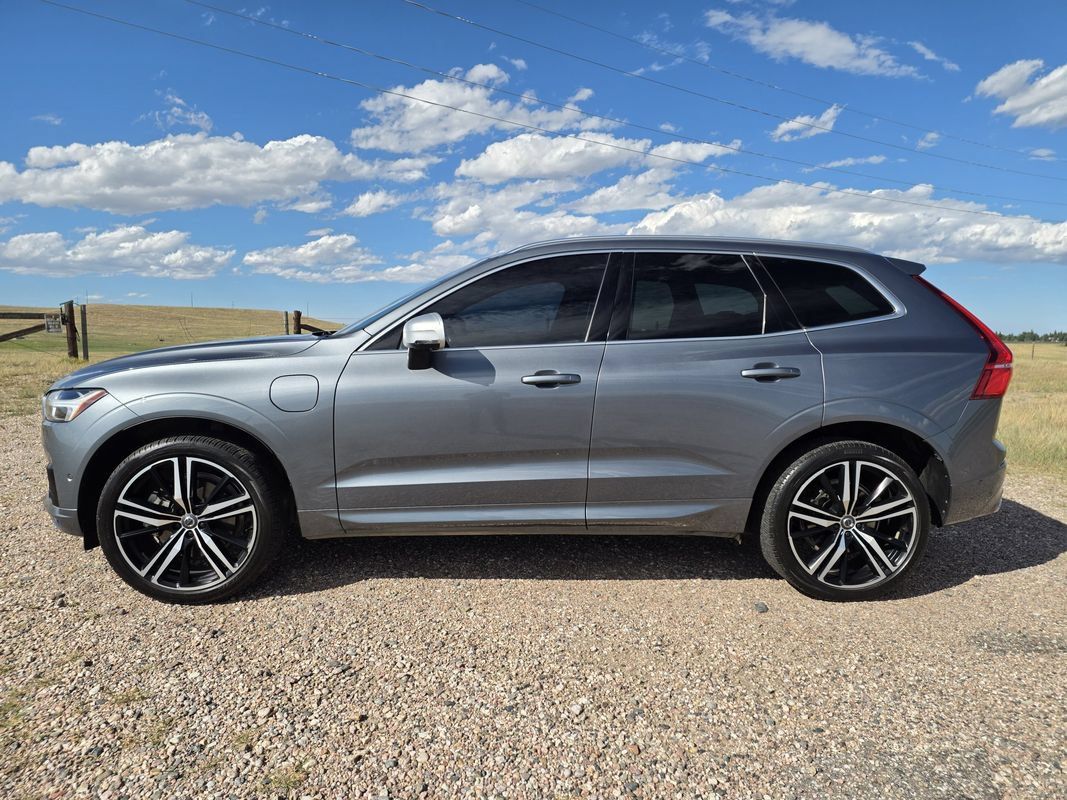 Used 2019 Volvo XC60 T8 R-Design w/ Advanced Package AWD/4WD image 2