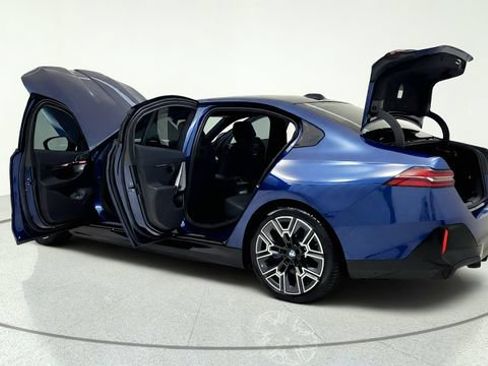 Used 2026 BMW i5 eDrive40 w/ M Sport Package AWD/4WD image 16