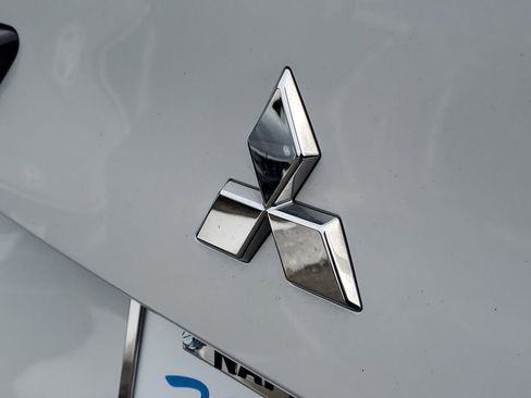 Used 2023 Mitsubishi Outlander SE image 7