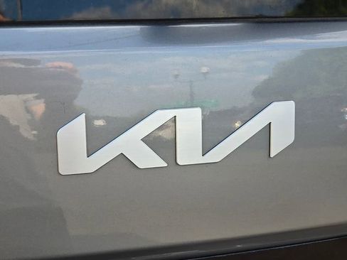 Used 2025 Kia Soul LX w/ LX Technology Package FWD image 17