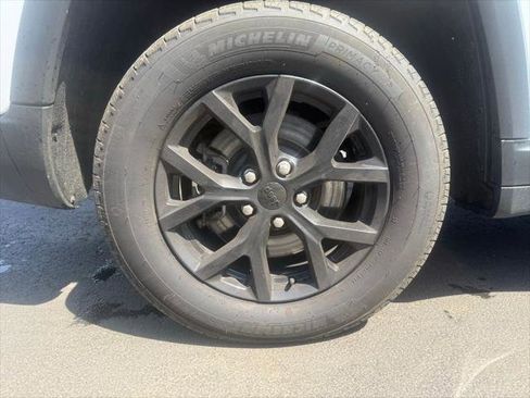 Certified 2024 Jeep Grand Cherokee L Altitude AWD/4WD image 54