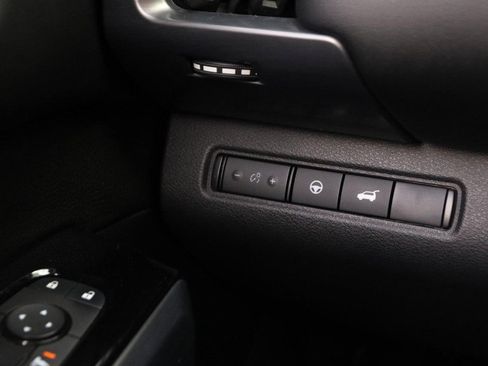 Used 2023 Nissan Pathfinder SL AWD/4WD image 23
