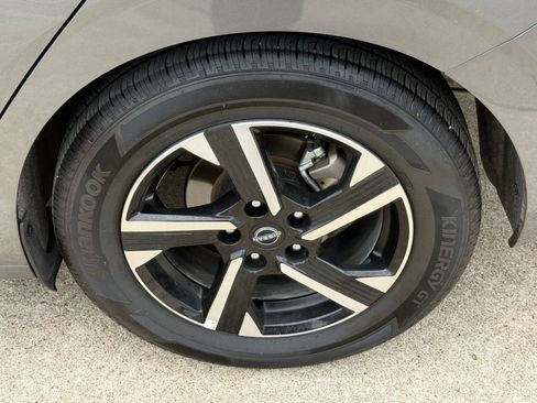 Used 2025 Nissan Sentra SV FWD image 30