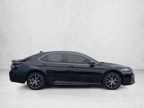 Used 2022 Toyota Camry SE FWD image 4
