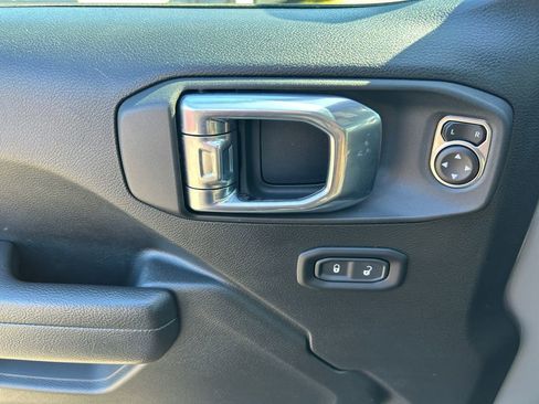 Used 2023 Jeep Wrangler Unlimited w/ Cold Weather Group image 23