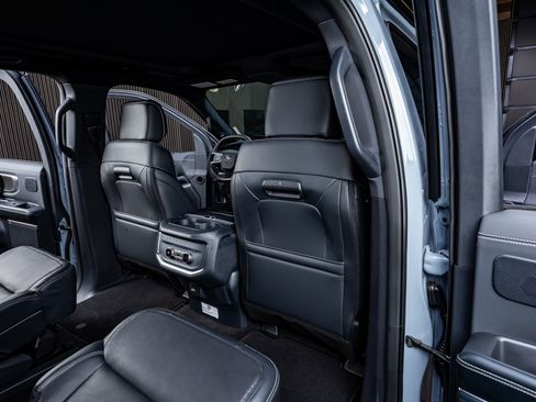 Used 2025 Ford Expedition Platinum w/ Stealth Performance Package image 30