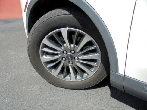 Used 2019 Lincoln Nautilus Select AWD/4WD image 25