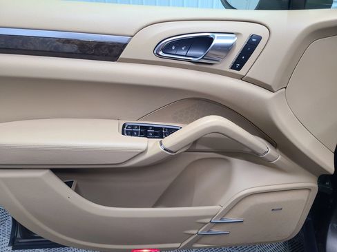 Used 2013 Porsche Cayenne Diesel AWD/4WD image 22